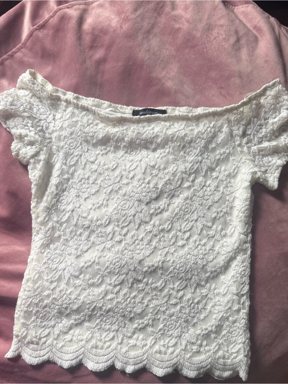 White Lace Off-Shoulder Women's Top - Ambiance